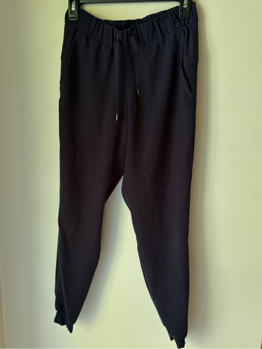 31. Size 4 LULULEMON Navy On The Fly Joggers *missing one aglet